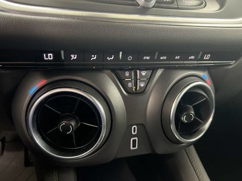 Used 2021 Chevrolet Blazer LT FWD image 16
