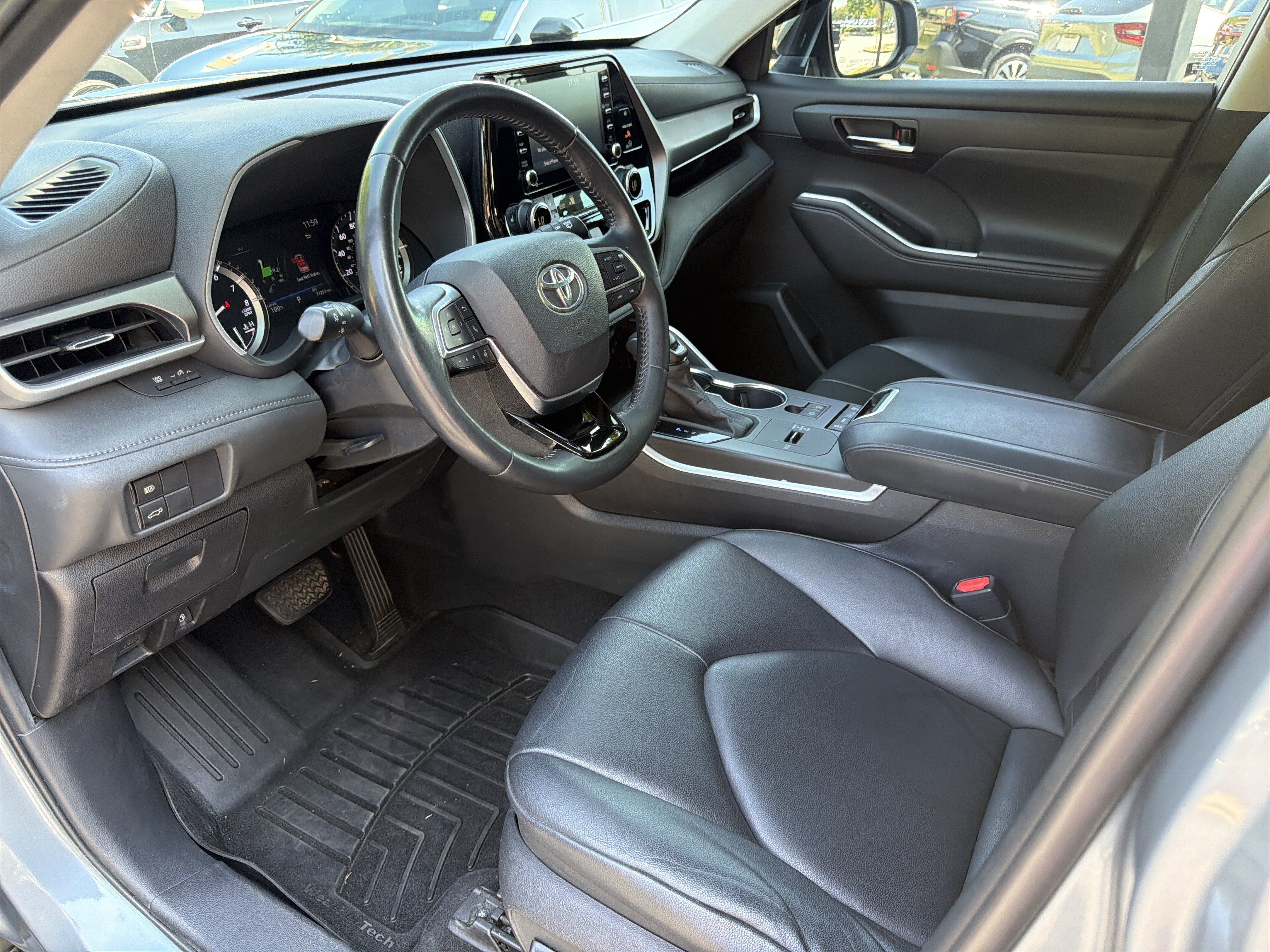 Used 2020 Toyota Highlander XLE FWD image 9