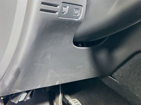 Used 2022 Volvo XC40 P8 Recharge Ultimate image 10