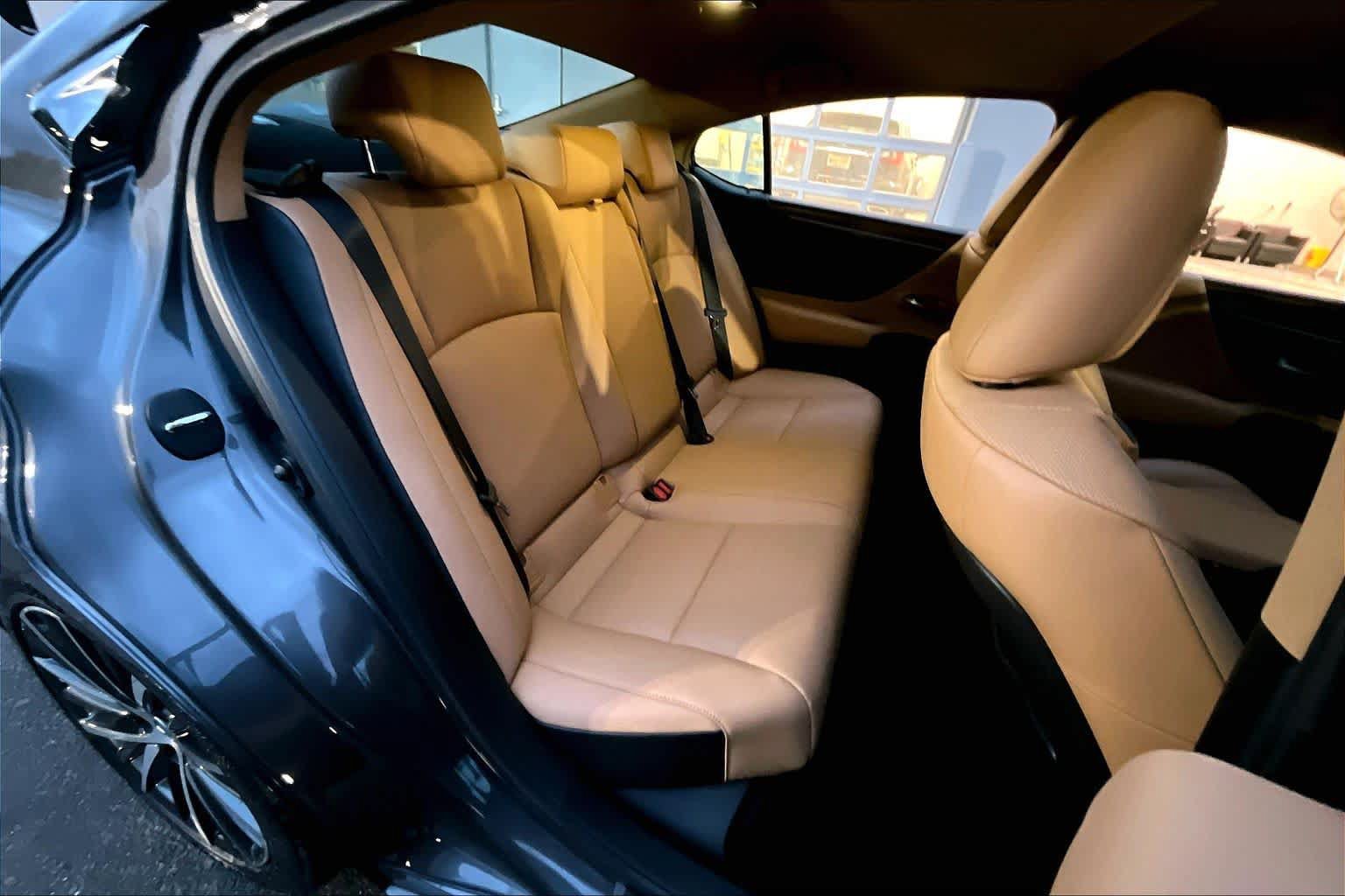 Used 2024 Lexus ES 350 w/ Premium Package FWD image 25