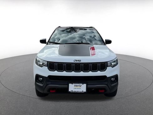 Used 2025 Jeep Compass Trailhawk image 4