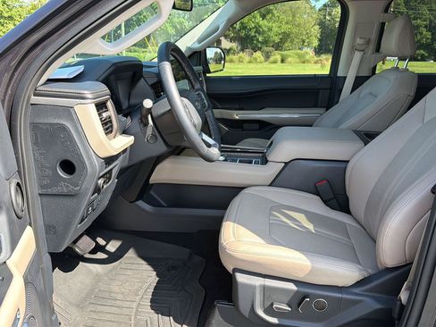 Used 2024 Ford Expedition Limited RWD image 10