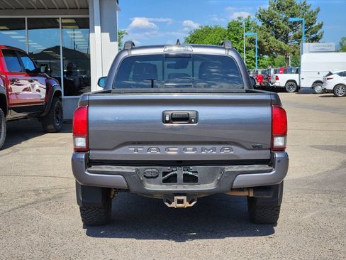 Used 2019 Toyota Tacoma TRD Off-Road w/ Technology Package AWD/4WD image 12