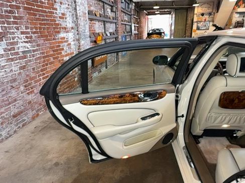 Used 2007 Jaguar XJ8 L RWD image 62