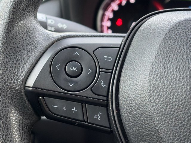 Used 2025 Toyota RAV4 XLE FWD image 21