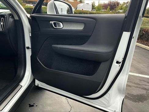 Used 2025 Volvo XC40 B5 Core w/ Protection Package Premier image 26