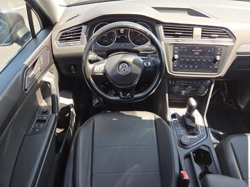 Used 2018 Volkswagen Tiguan SEL AWD/4WD image 32