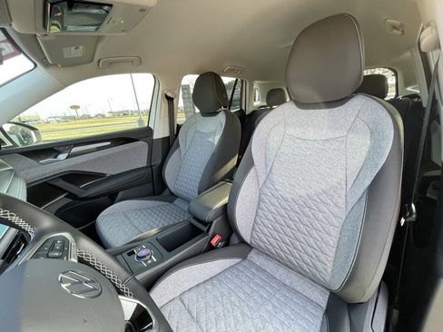 Used 2025 Volkswagen Tiguan S image 22