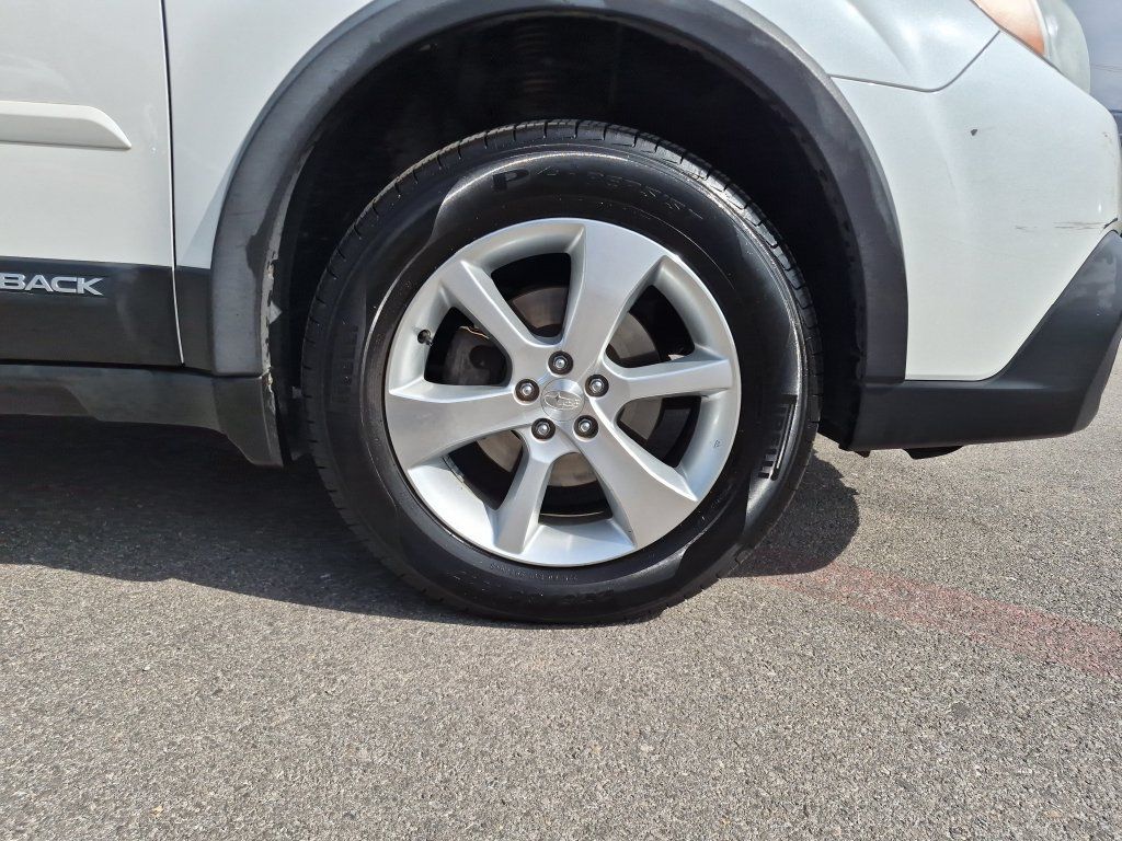 Used 2014 Subaru Outback 2.5i Limited AWD/4WD image 17