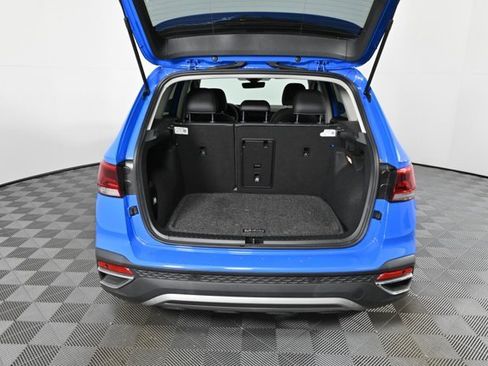 Certified 2022 Volkswagen Taos SEL w/ Panoramic Sunroof Package image 12