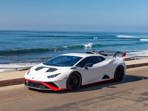 Used 2024 Lamborghini Huracan STO image 1