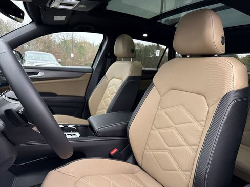 New 2026 Volkswagen Atlas Cross Sport SE image 12