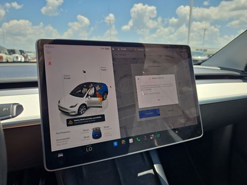Used 2023 Tesla Model Y 2WD image 23