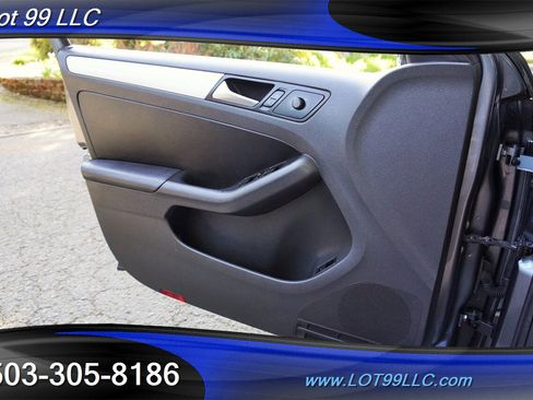 Used 2012 Volkswagen Jetta TDI image 25