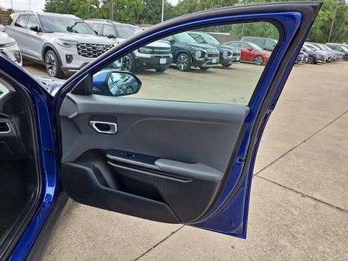 Used 2025 Kia K4 FWD image 32