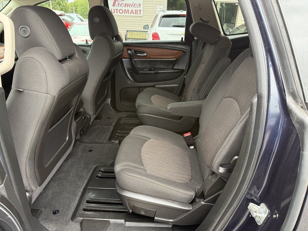 Used 2017 Chevrolet Traverse LT w/ Style and Technology Package AWD/4WD image 14