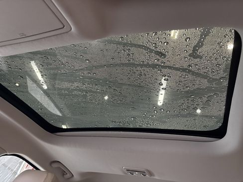 Used 2017 Jaguar XF Prestige image 32