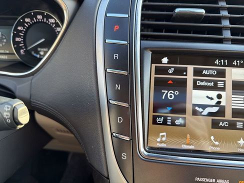 Used 2018 Lincoln MKX Reserve image 23