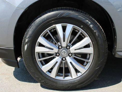 Used 2019 Nissan Pathfinder SL image 4