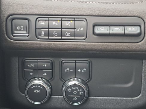 Used 2022 GMC Yukon XL Denali image 17