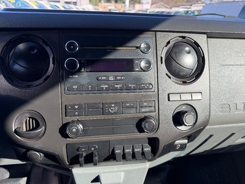 Used 2015 Ford F550 2WD Regular Cab Super Duty image 17