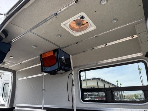 Used 2020 Mercedes-Benz Sprinter 2500 image 21