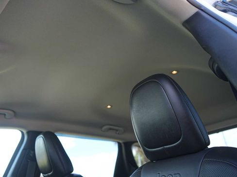 Used 2019 Jeep Cherokee Limited AWD/4WD image 25