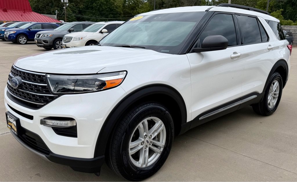 Used 2021 Ford Explorer XLT w/ Equipment Group 202A AWD/4WD image 3