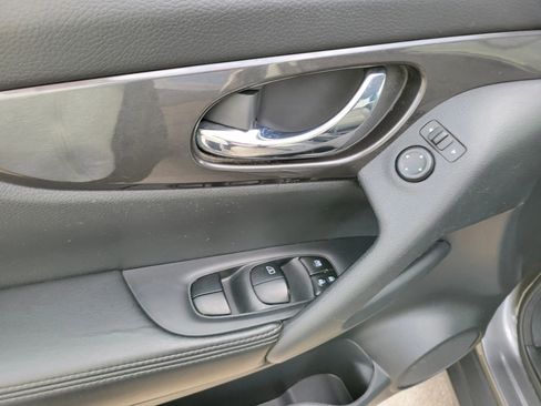 Used 2020 Nissan Rogue SV image 24