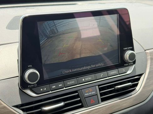 Used 2024 Nissan Altima 2.5 SV FWD image 18