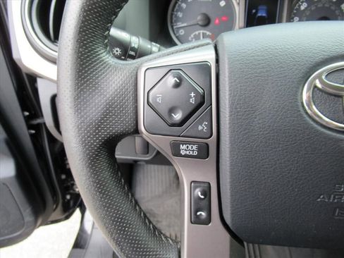 Used 2016 Toyota Tacoma SR5 image 18