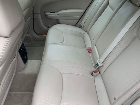 Used 2014 Chrysler 300 C RWD image 10