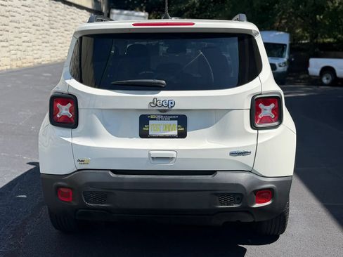 Used 2021 Jeep Renegade Latitude FWD image 7