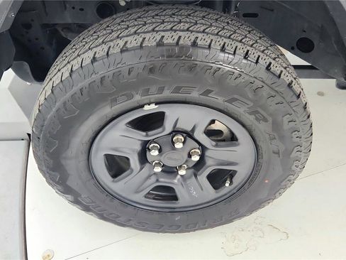 Used 2024 Jeep Gladiator Sport image 17