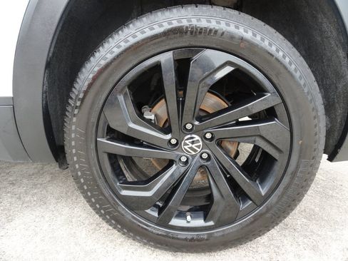 Used 2020 Volkswagen Atlas Cross Sport SE FWD image 25