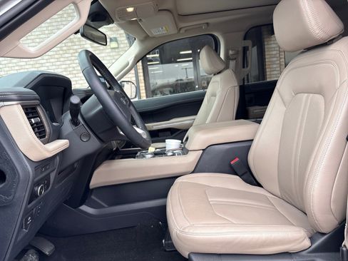 Used 2024 Ford Expedition Limited w/ Excursion Package image 3