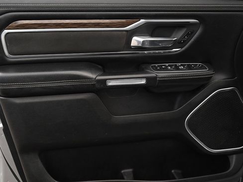 Used 2019 RAM 1500 Laramie image 12