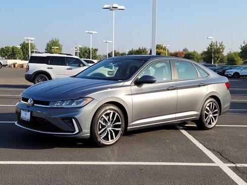 New 2026 Volkswagen Jetta SE FWD image 9