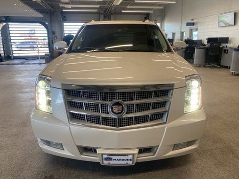Used 2013 Cadillac Escalade ESV Platinum AWD/4WD image 2