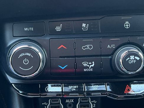 Used 2023 Dodge Durango GT image 29