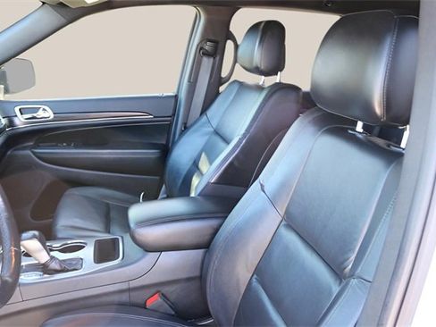 Used 2019 Jeep Grand Cherokee Limited image 12