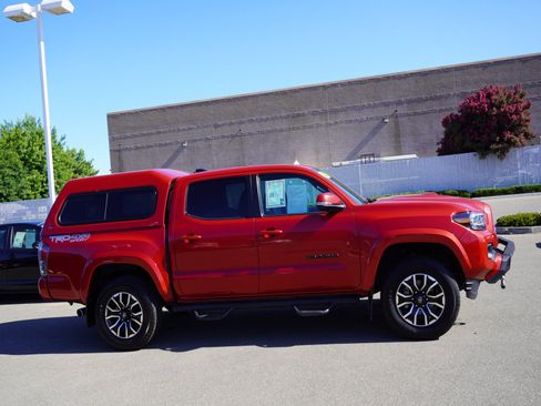 Used 2021 Toyota Tacoma TRD Sport w/ TRD Premium Sport Package AWD/4WD image 4