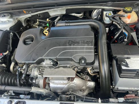 Used 2021 Chevrolet Malibu LT FWD image 30