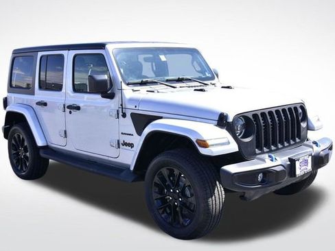 Used 2023 Jeep Wrangler Unlimited Sahara w/ Cold Weather Group AWD/4WD image 8