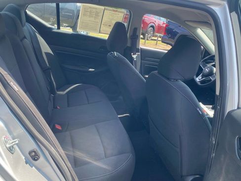 Used 2024 Nissan Altima 2.5 SV FWD image 17
