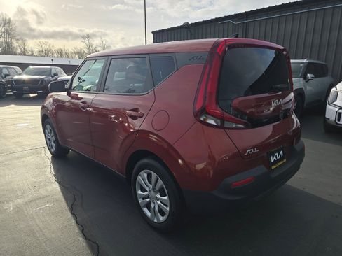 Used 2022 Kia Soul LX image 5
