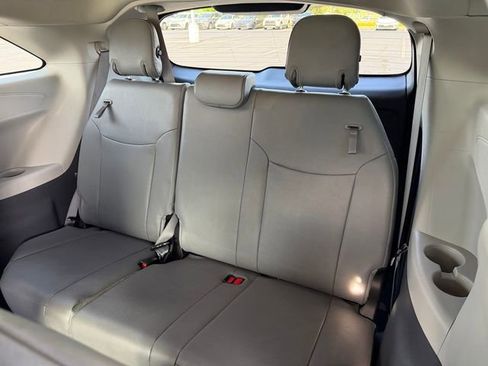 Used 2023 Toyota Sienna XLE FWD image 16