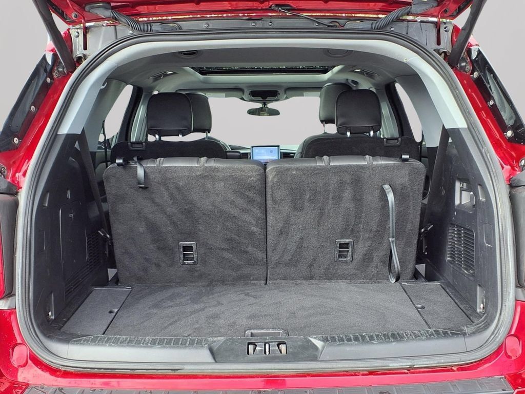 Used 2023 Ford Explorer XLT w/ Equipment Group 202A AWD/4WD image 9
