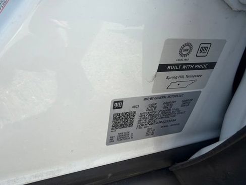 Used 2023 GMC Acadia SLT FWD image 9