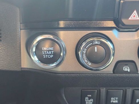 Certified 2022 Toyota Tacoma TRD Off-Road w/ Technology Package AWD/4WD image 30
